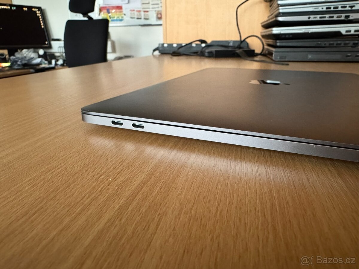 Apple Macbook Pro 13'' 2017 i5, 16GB, 256 SSD - 12