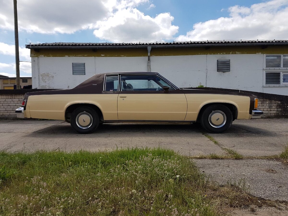 OLDSMOBILE Delta 88 Coupe - 12
