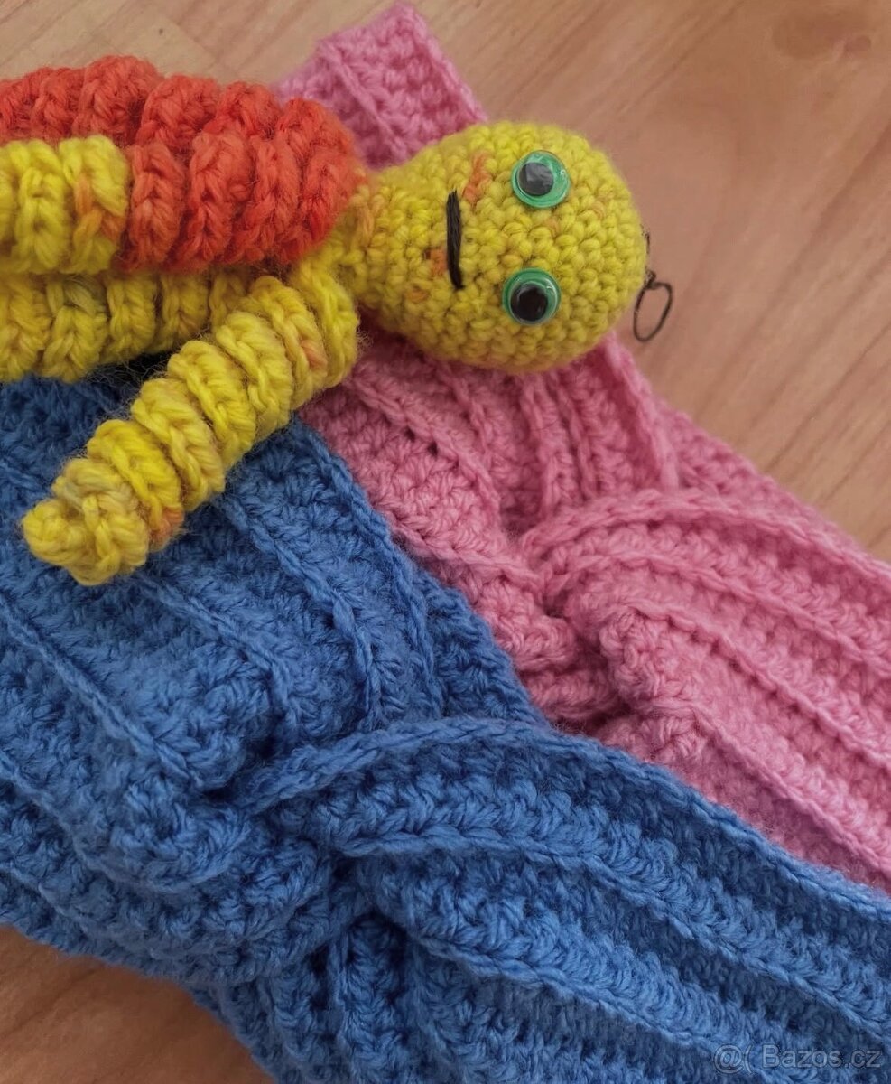 Háčkované čepice, čelenky a jiné výrobky - 12