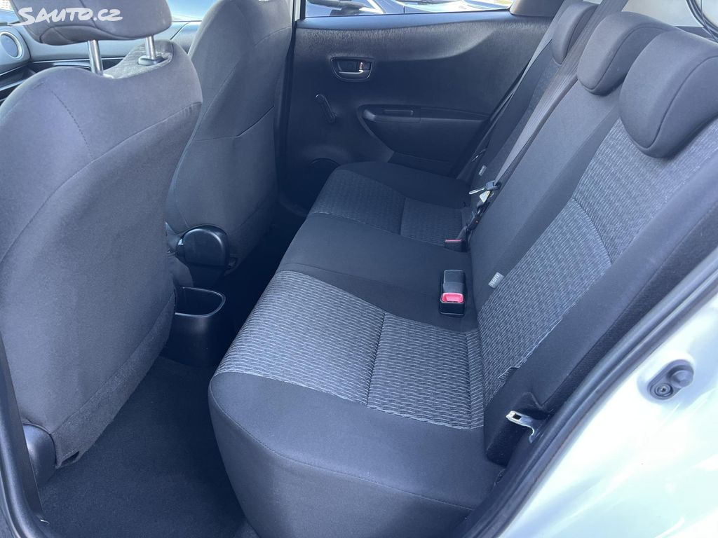 🚗 Toyota Yaris 1.0VVTi KAMERA TAŽNÉ PŮVOD ČR - 12