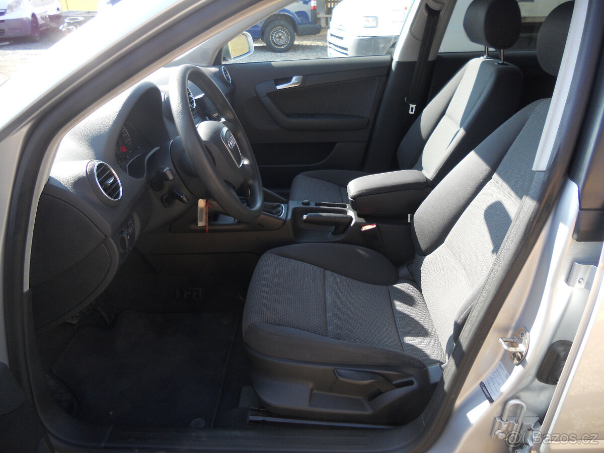 Audi A3 1.6i 75Kw Sportback - 12