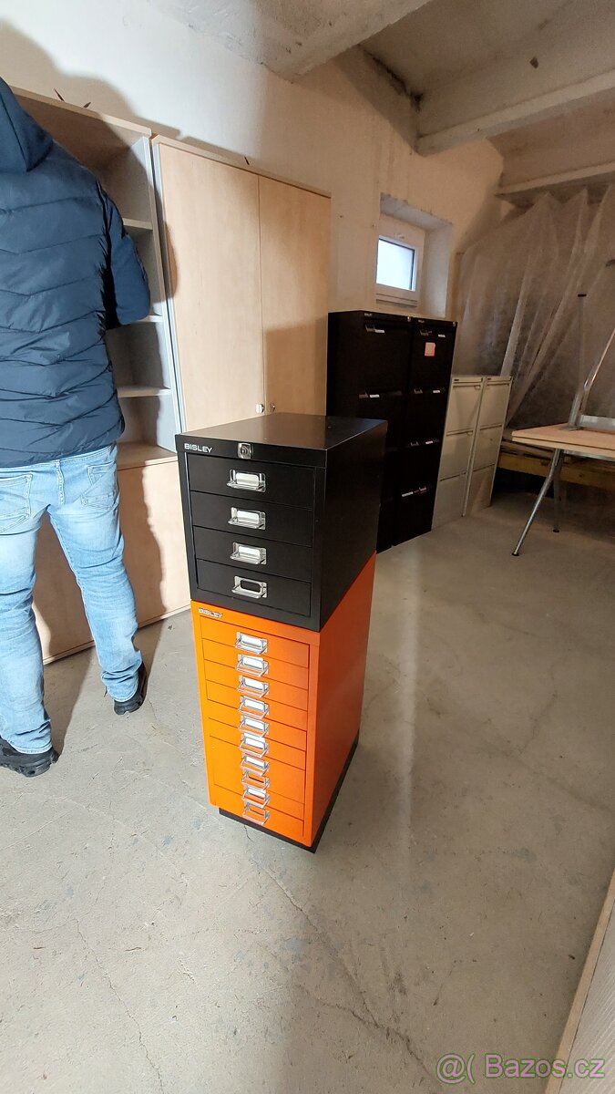 Kancelářský nábytek - 12