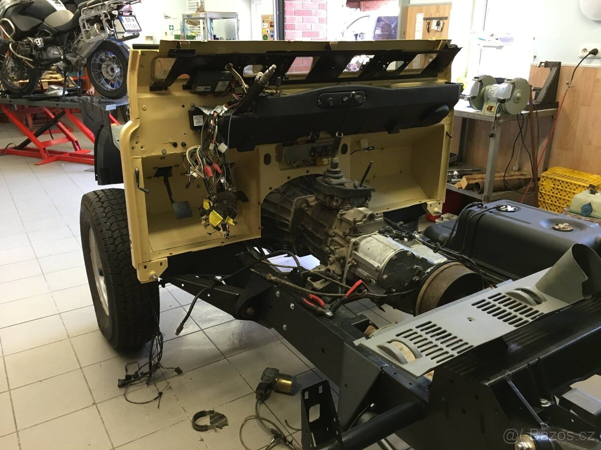 Land Rover Defender 90, 300TDi - 12