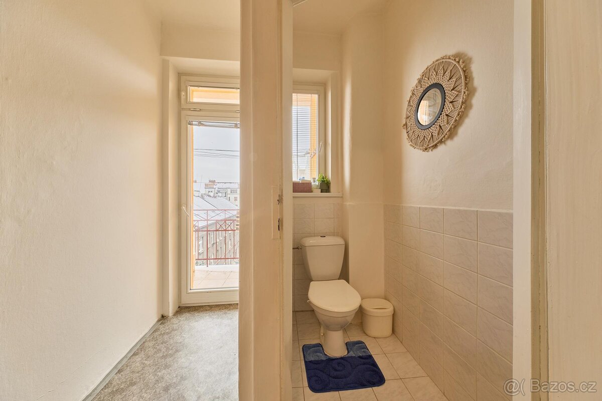 Prodej prostorného bytu 3+1 s lodžií u centra Pardubic - 12