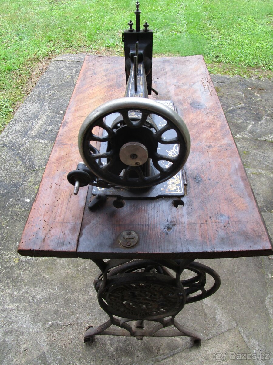 Šicí stroj SINGER , MINERVA - 12