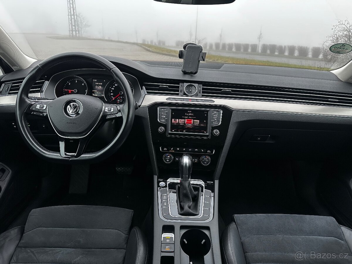 Volkswagen Passat 4Motion / DPH / Top - 12