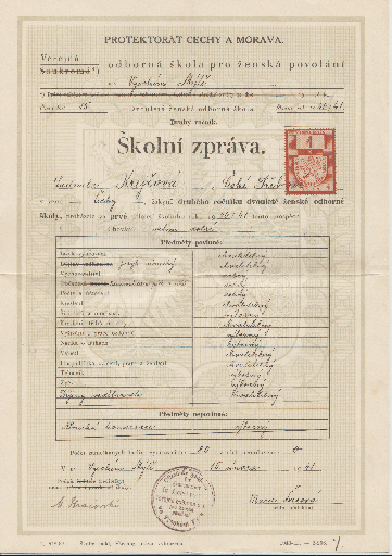 Šicí stroj, kniha Doma a školní zpráva. - 12