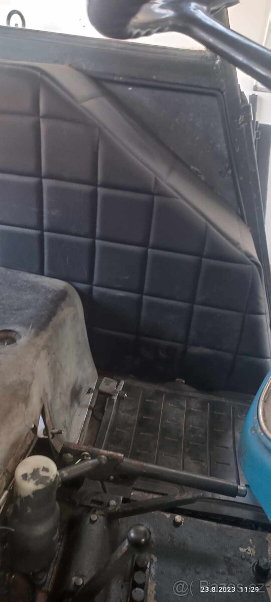 Prodám nové čalounění na traktory Zetor – blatníky i kabiny - 12