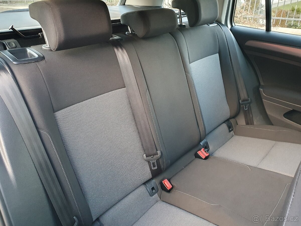 VOLKSWAGEN GOLF 1.6 TDI SERVISKA, DPH, NAVI, MOC HEZKÝ - 12