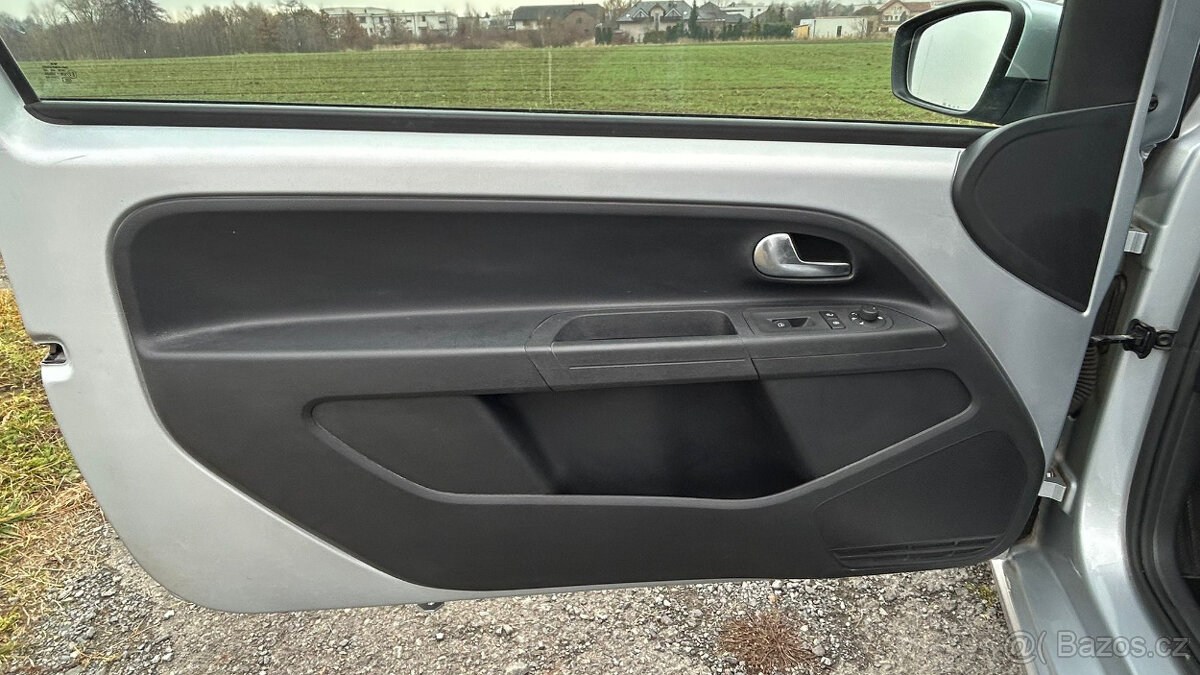 Volkswagen up 1.0 MPI 2012 manuál - 12