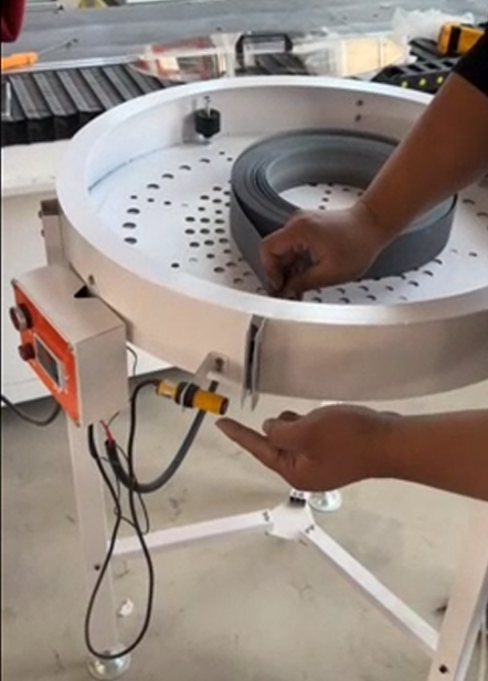 Olepovačka kulatých hran a různých rádiusů z lamino desek. . - 12