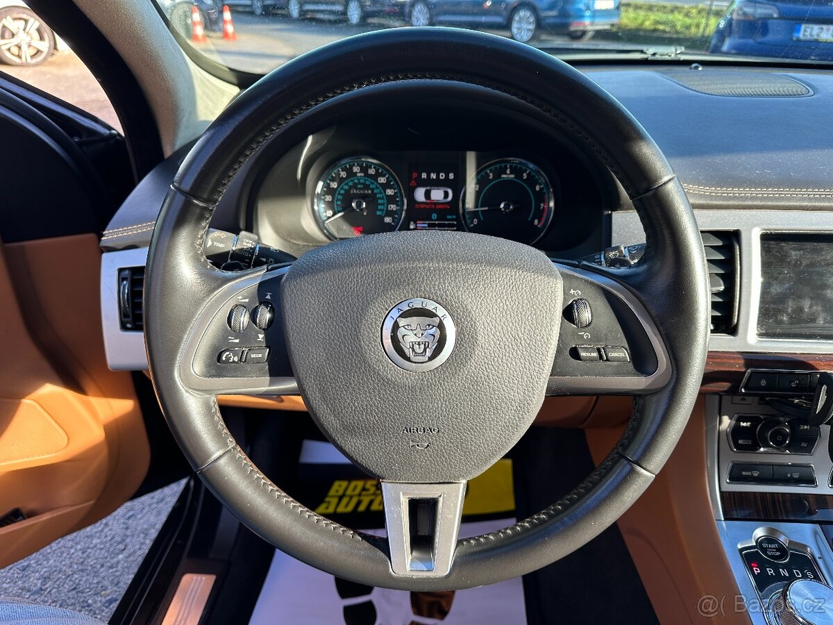 Jaguar XF 2012 - 12