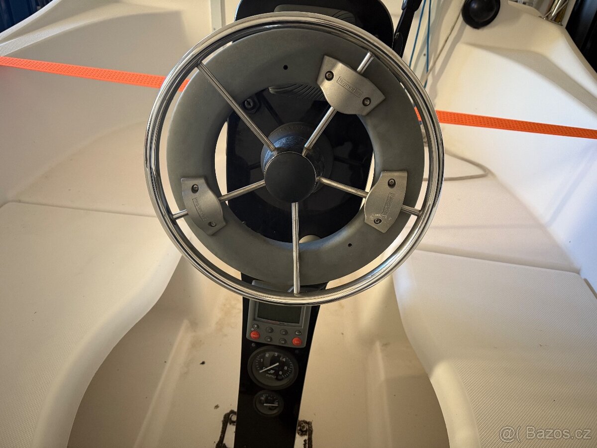 🛥️ Motorsailer MacGregor 26M – plachetnice + Mercury 2012 - 12