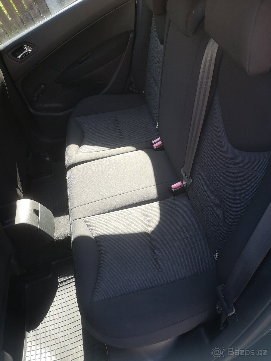 Peugeot 308 1.4i 100tkm Kup CZ Serviska Klima Nové pneu - 12