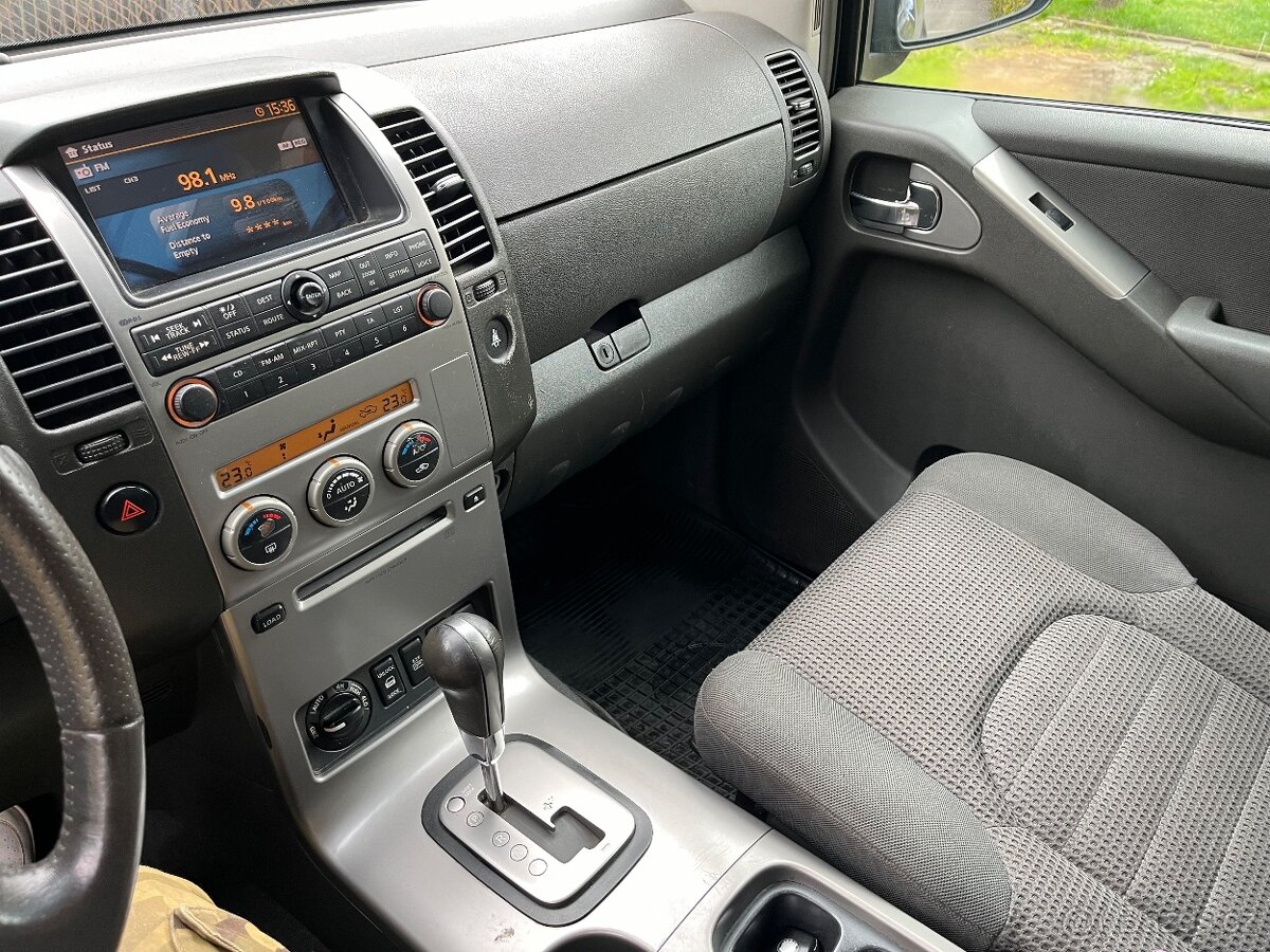 Nissan Pathfinder 2.5 128kw 4x4 7míst - 12
