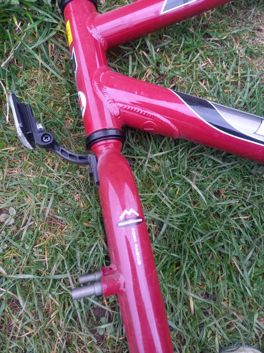 Trekový al rám Madison El Paso – 22" (ráfky 28") - 12