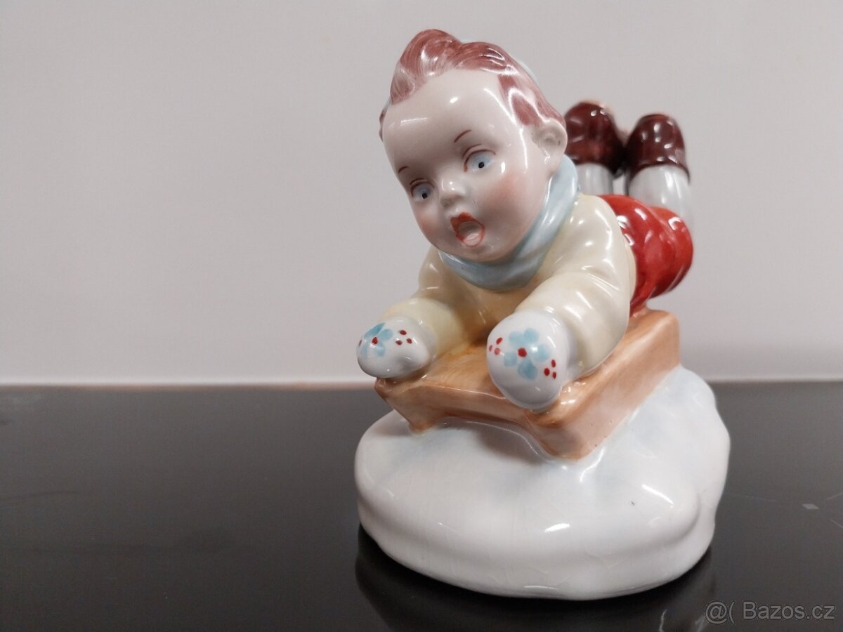 Chlapec na sáňkách - 12