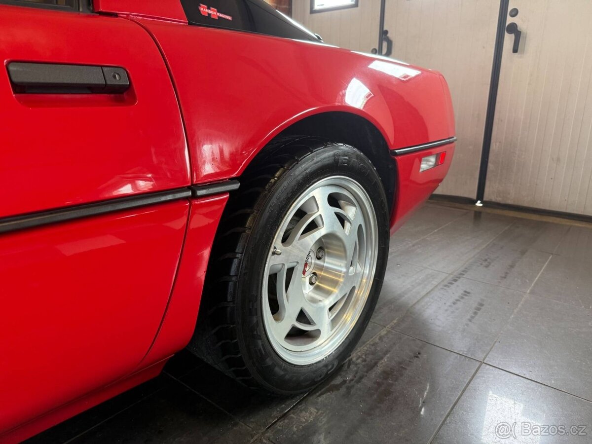 Chevrolet Corvette C4 ZR1 z roku 1990 - 12