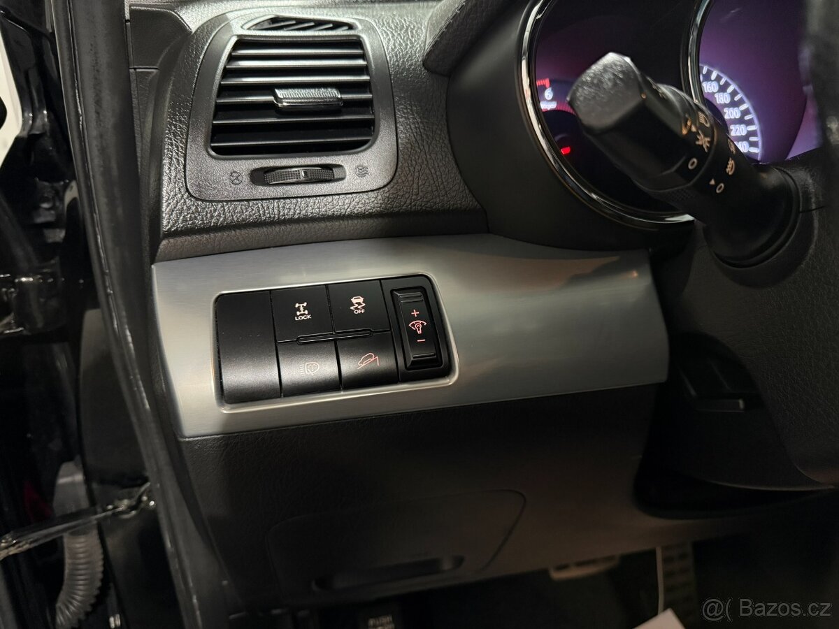 Kia Sorento 2,2 CRDI PREMIUM AUTOMAT KAMERA KEYLESS TOP - 12