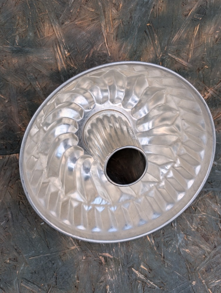 Retro hliníková forma na bábovku. - 12