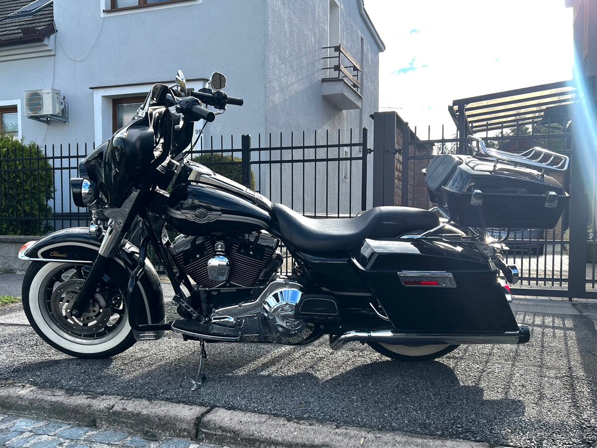 Harley - Davidson FLHTCI - 100th výroční model. - 12