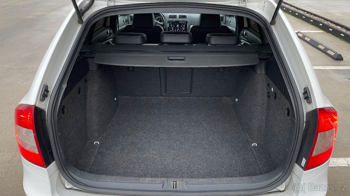 ŠKODA OCTAVIA 2.0TDi RS 125kW WEBASTO - 12