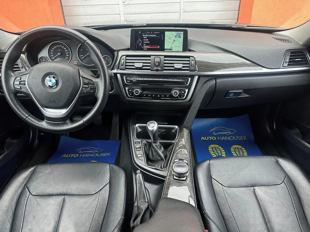 BMW Řada 3, 318D 105KW navi,kůže,panorama - 12
