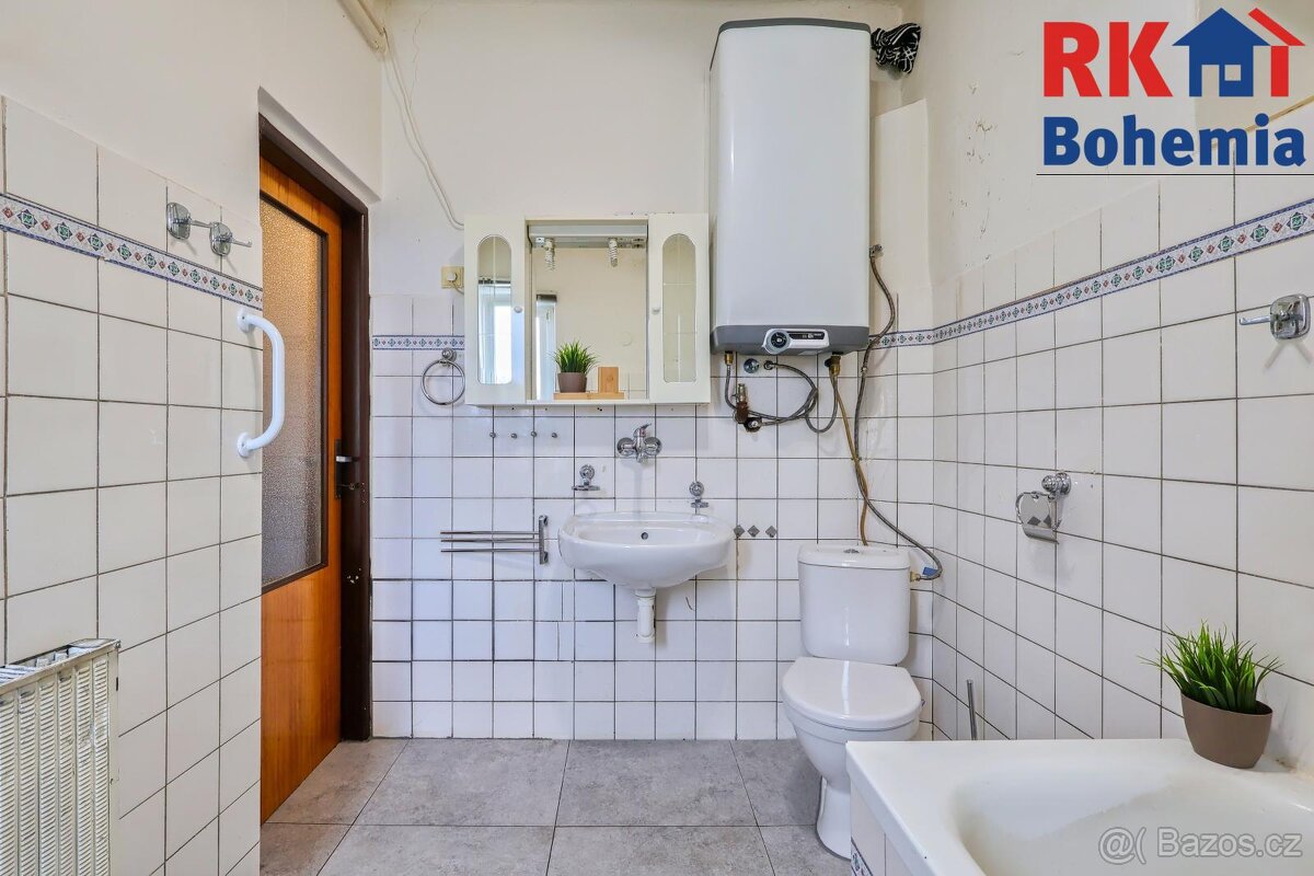 Prodej rodinného domu 2+1 s garáží s pozemkem 1177 m2 v Česk - 12