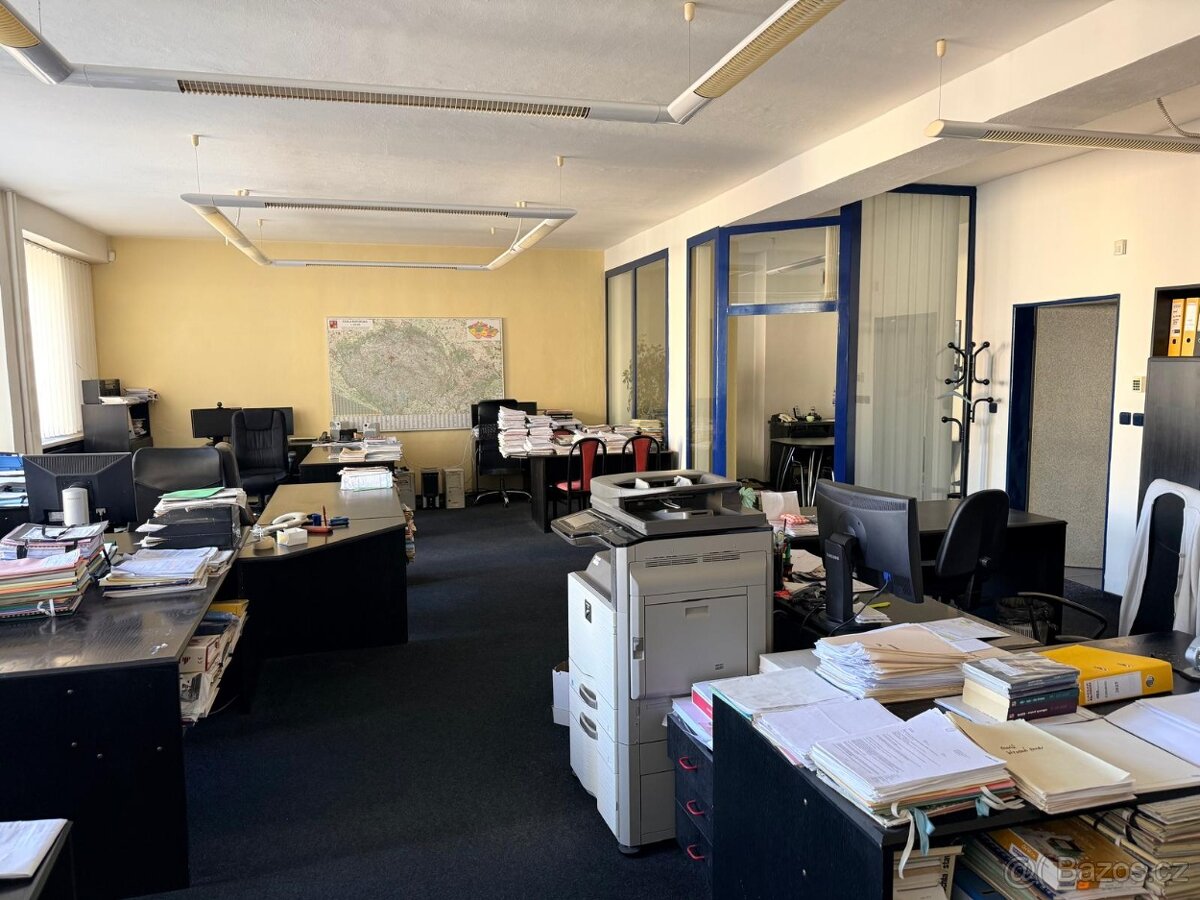 Obchodní a kancelářské prostory na náměstí v Bruntále - 12