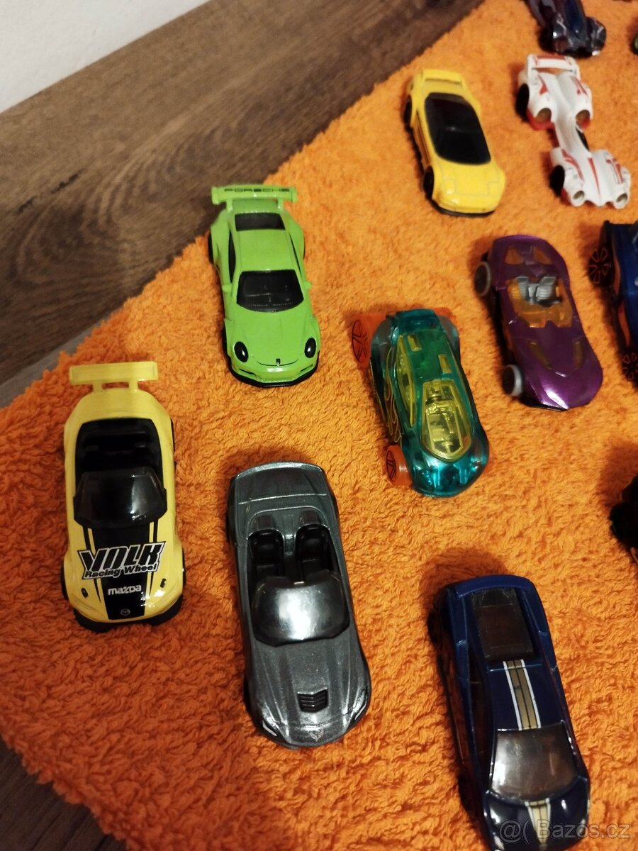Hot wheels autíčka 36 ks - 12