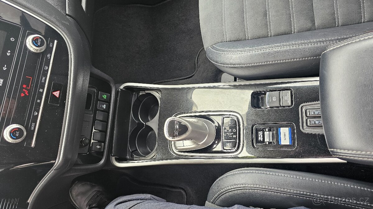 Mitsubishi Outlender 2.4 PHEV 165KW 4WD - 12