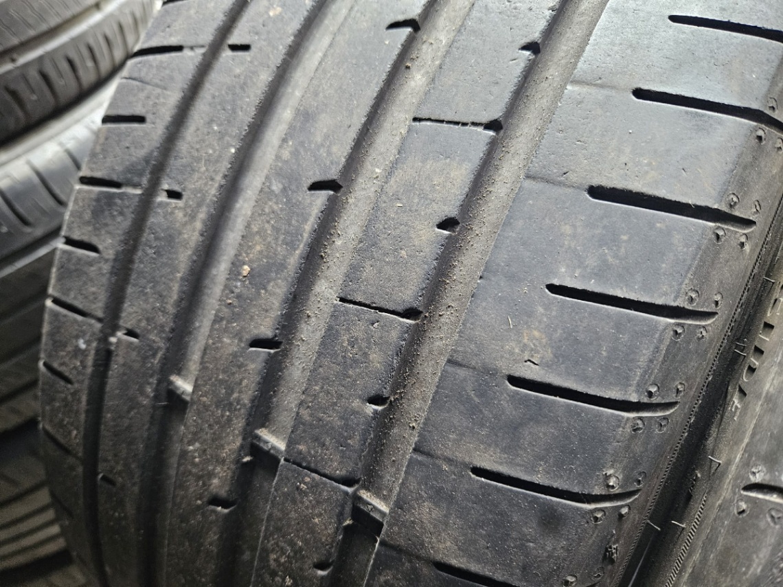 245/35R20 - 12