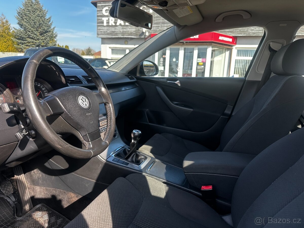VW PASSAT 2,0FSI - PO SERVISE - PŮVOD ČR - UDRŽOVANÝ STAV - 12