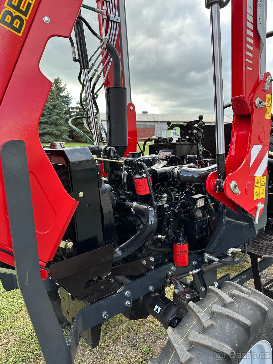 Traktor Belarus 311 s čelním nakladačem - 12