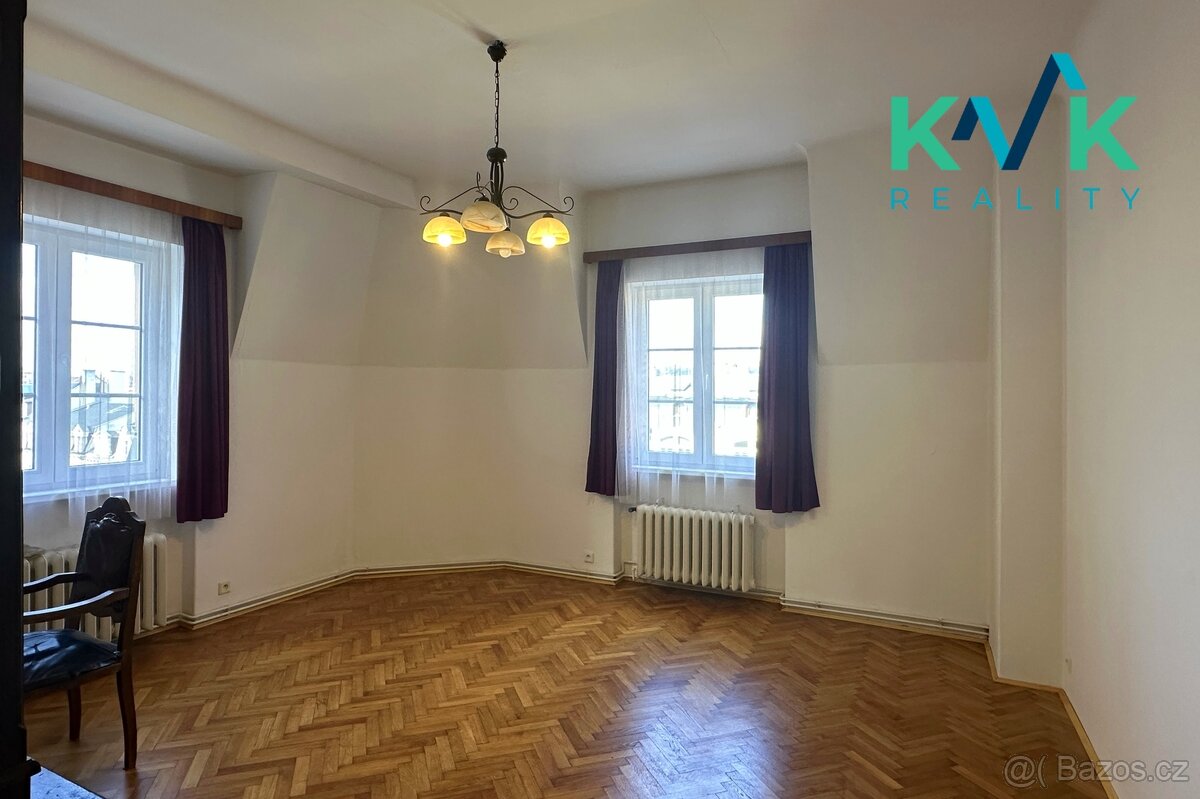 Prodej bytu v dispozici 4+1, užitná plocha 120m², Centrum Ka - 12