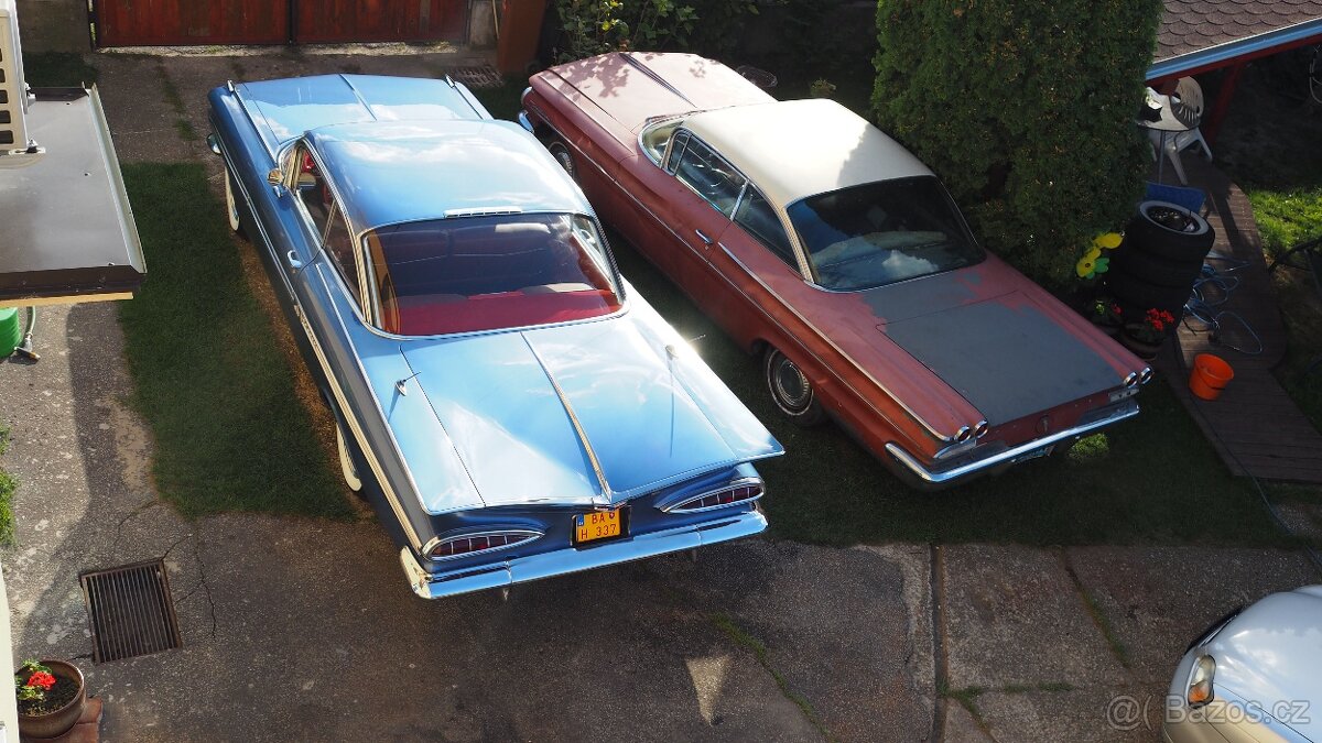 1960 Pontiac Ventura two door hardtop - 12