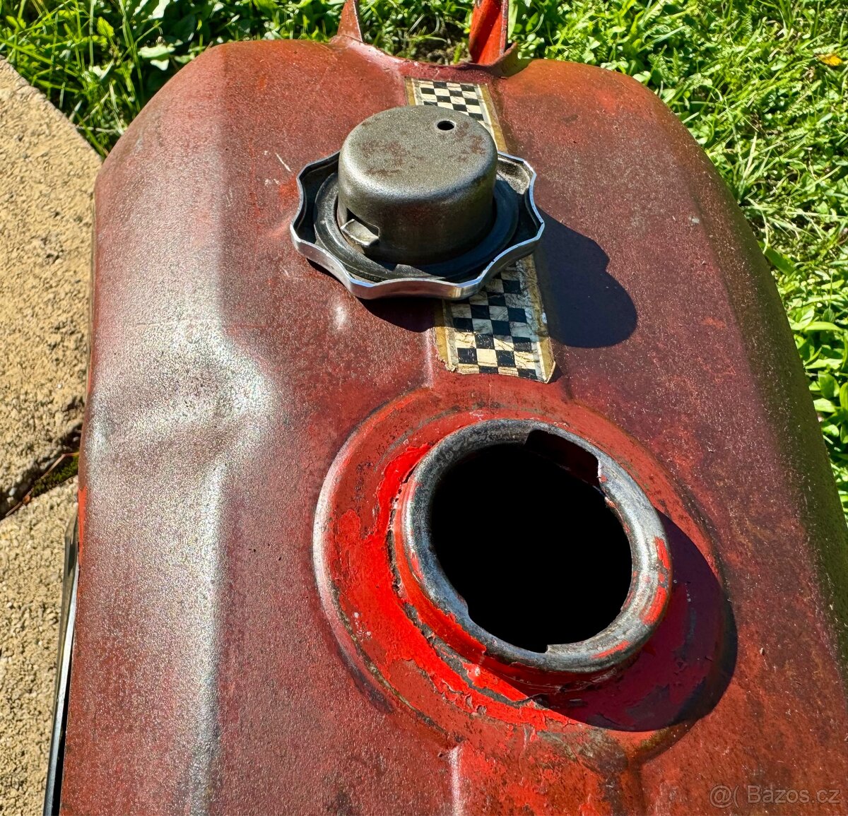 ČZ 125 175 - nádrž s víčkem - 12