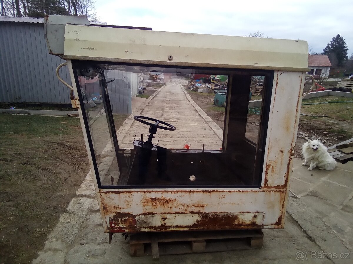 Kabina ze řezačky Toro - 12