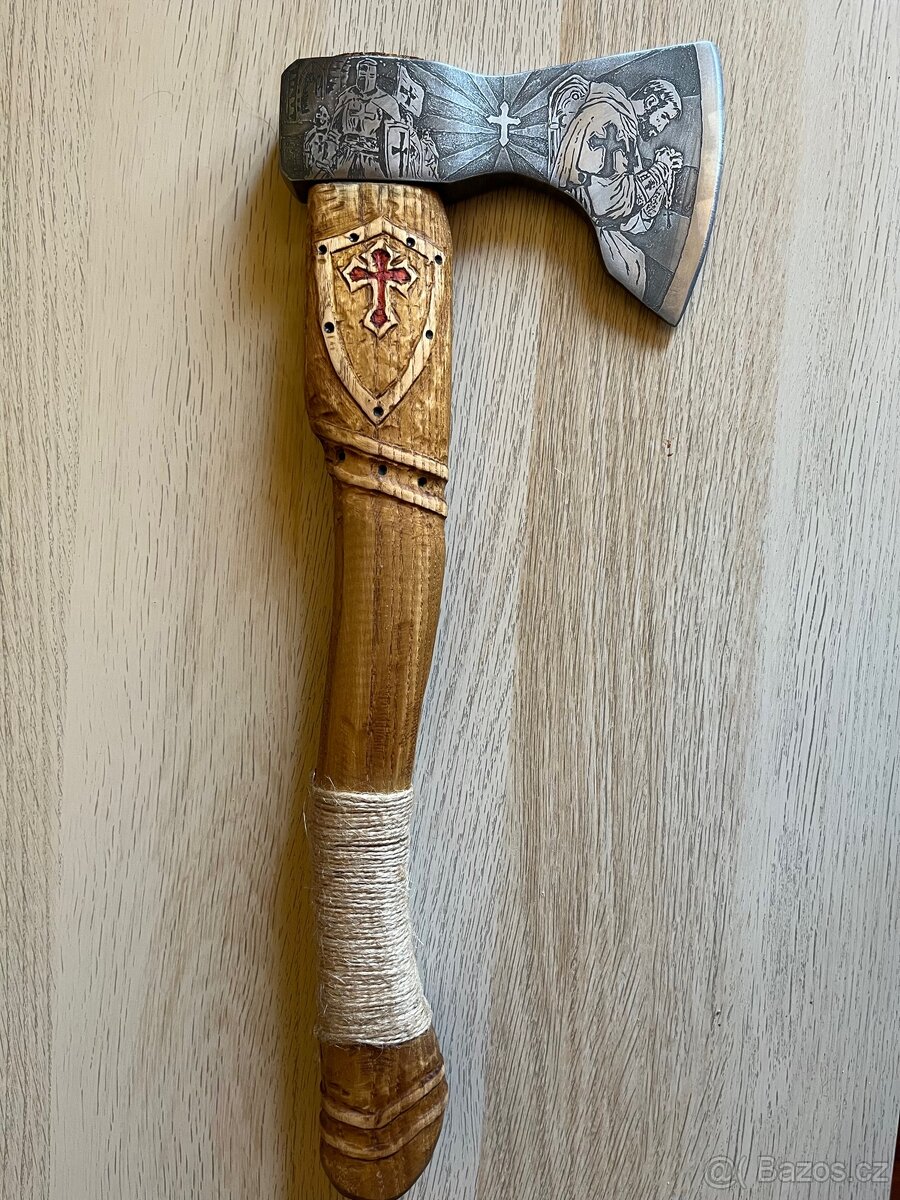 Templářská sekera s nástěnným držákem - 12
