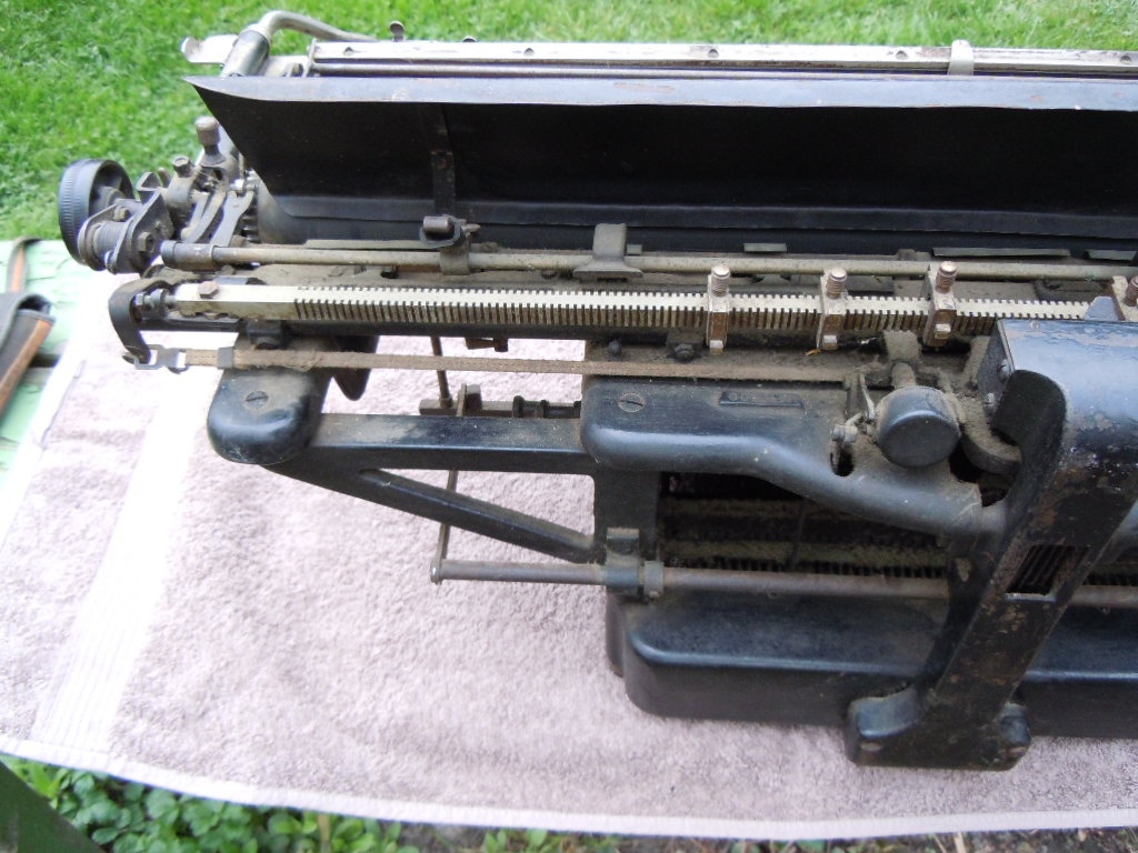 STARÝ PSACÍ STROJ REMINGTON 12 - 12