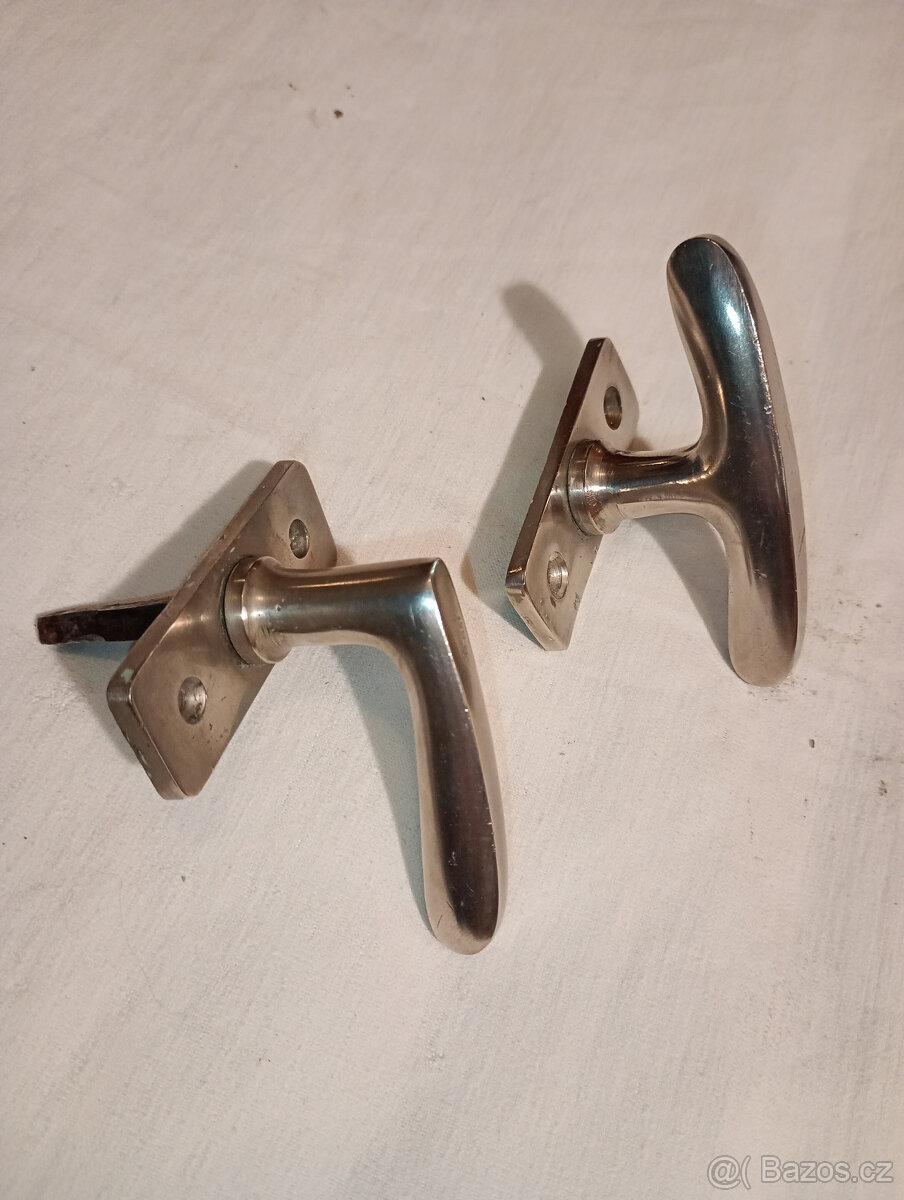 Okenní kličky,rozvory,půlolivky MOSAZ zlatá,světlá - 12