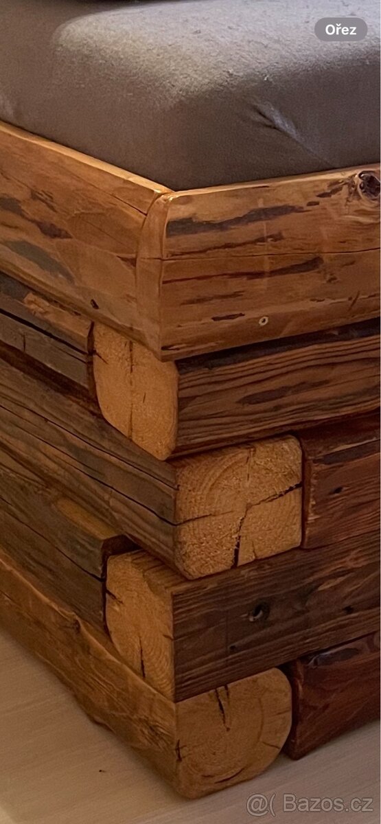 Masivní postel ze střešních trámů - 12