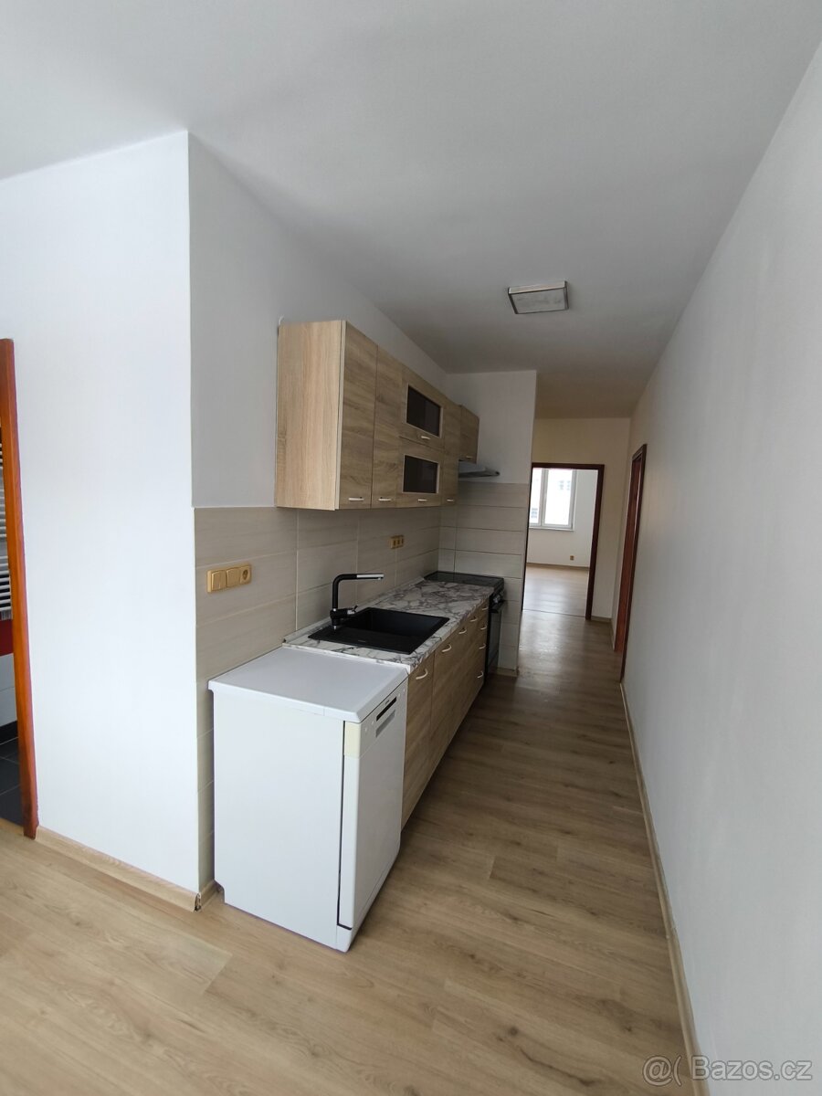 Pronájmu byt v Aši 2+1 - 12