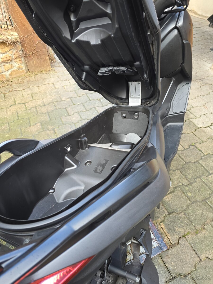 YAMAHA X - MAX 125 - 12