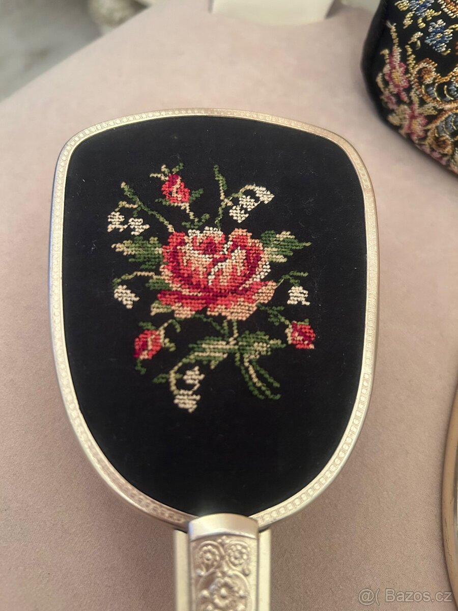 Gobelínová souprava zrcátko,kartáč a kabelka - 12