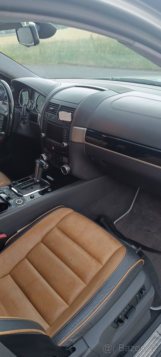 VW Touareg V10 5.0 TDI sleva - 12