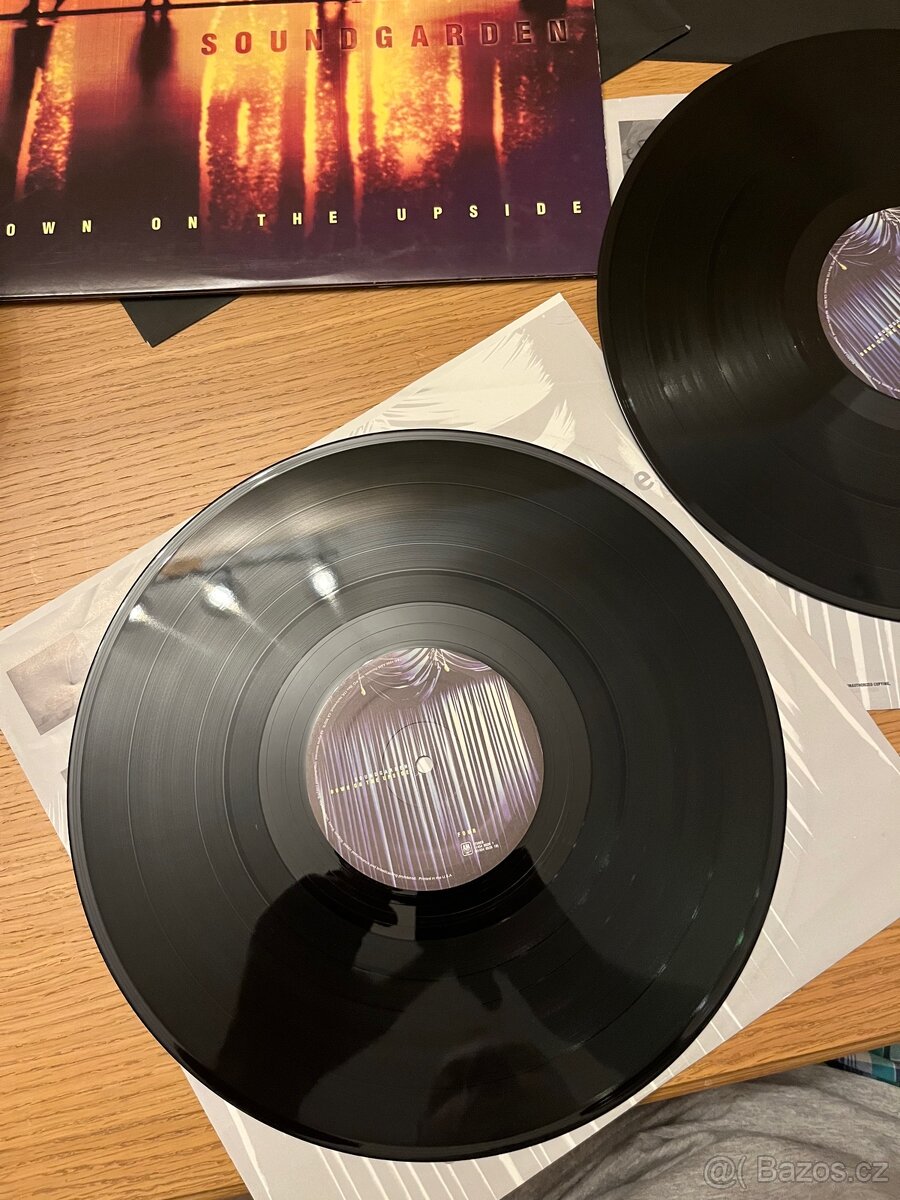 Soundgarden – Down On The Upside - 12