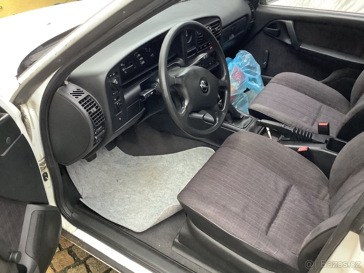 Opel omega combi - 12