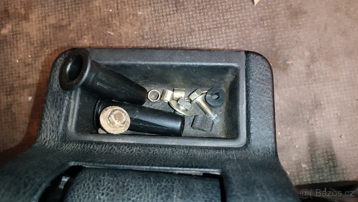 Středový tunel s loketní opěrkou z bmw e36 sedan - 12