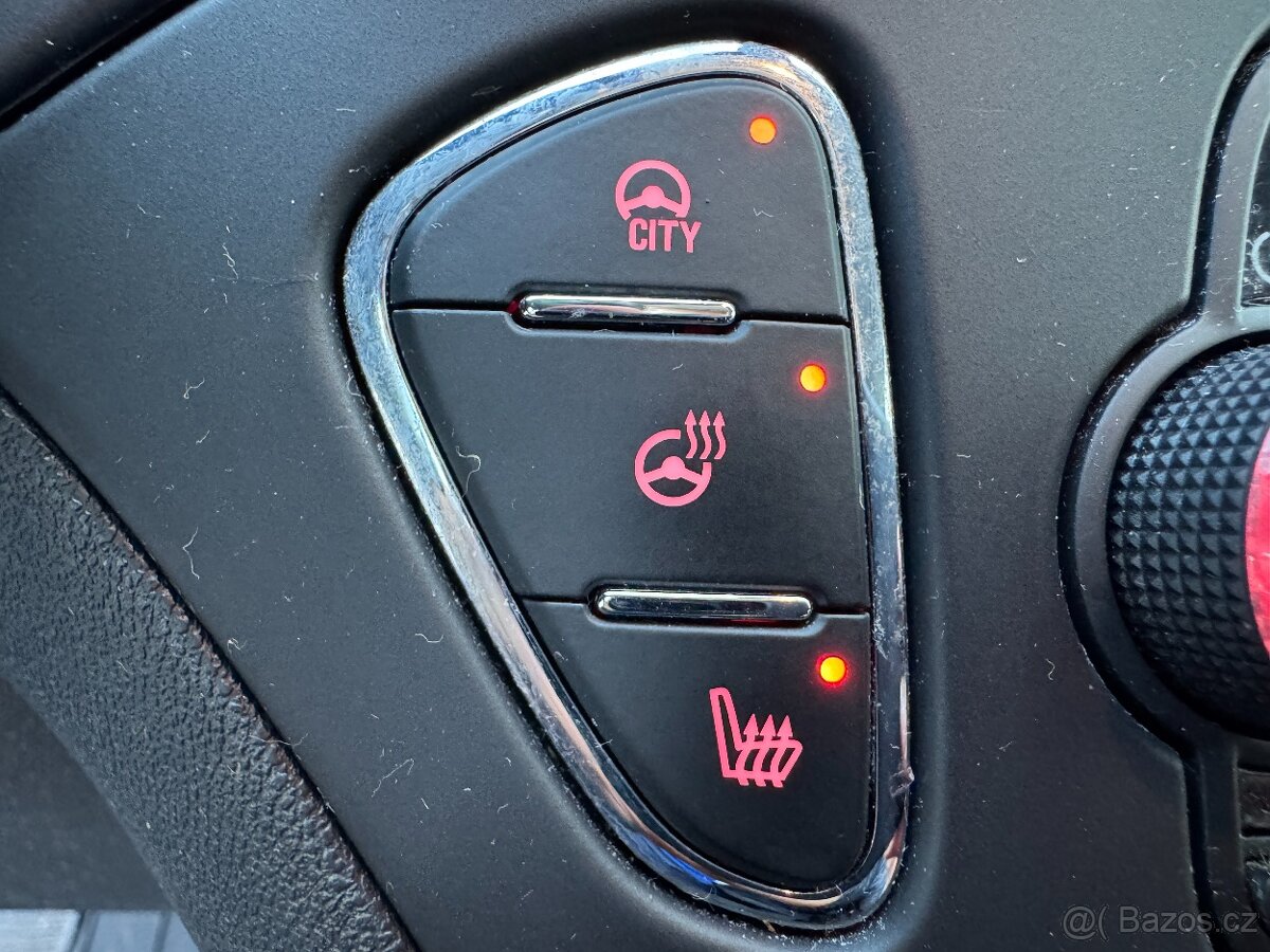 Opel Corsa 1,2 i,51kW,DRIVE,1.maj,původČR - 12